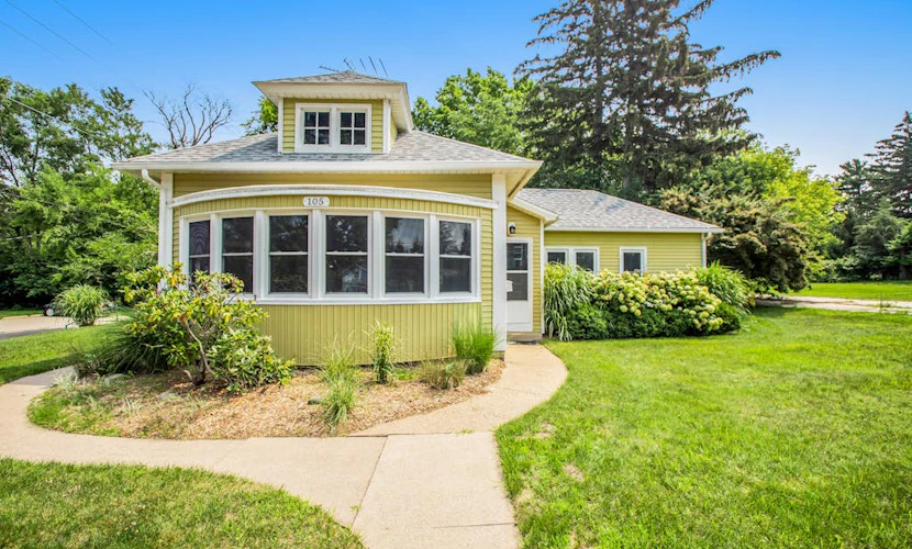 Wonderful Downtown Gem W/ Fast WiFi, Firepit, & Central AC - Walk to the Beach