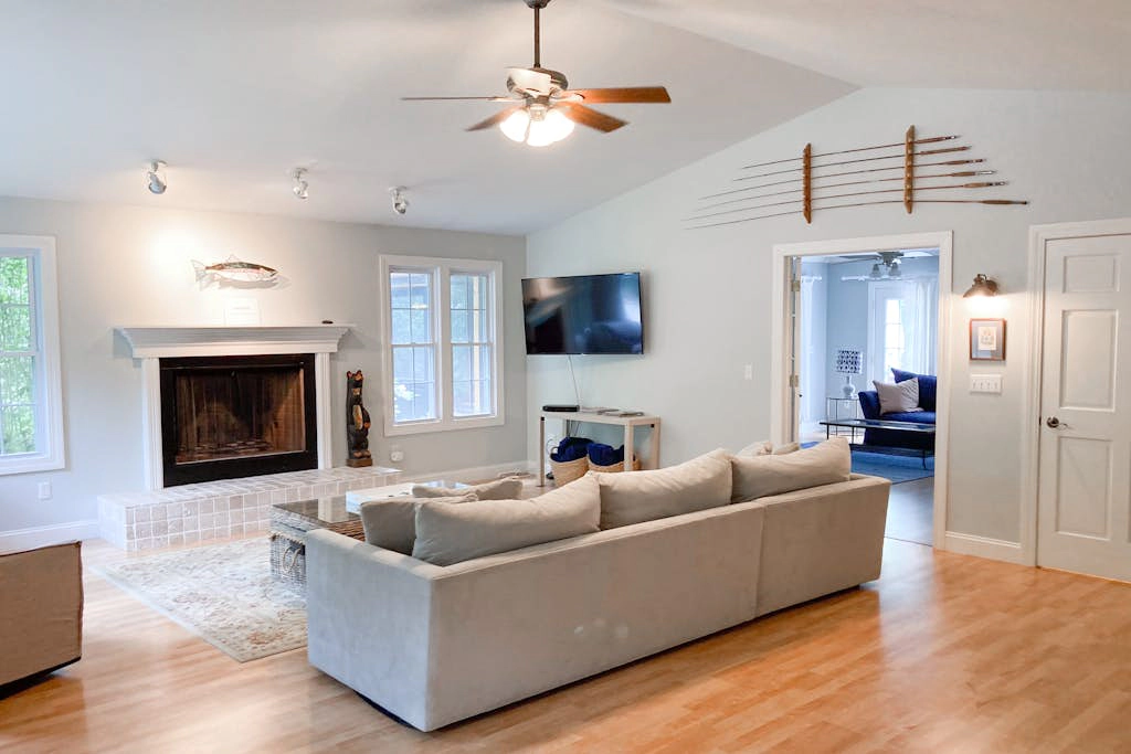 Ravenswood Pool House