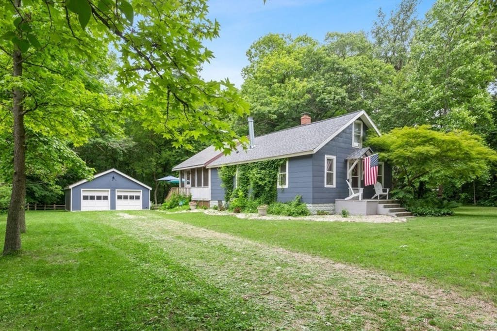 Charming cottage with fast WiFi, fire pit, above-ground pool, & huge sunroom