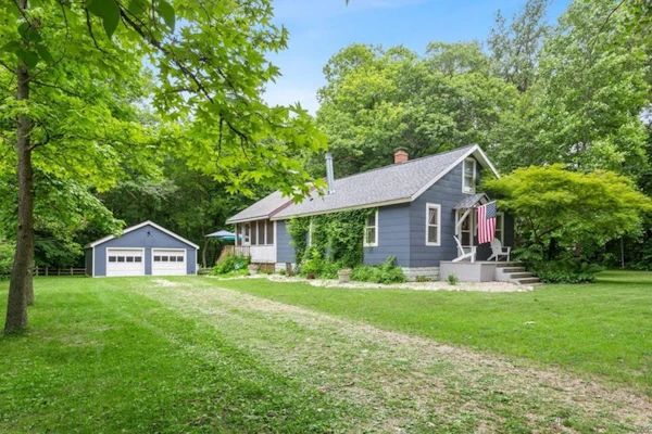 Charming cottage with fast WiFi, fire pit, above-ground pool, & huge sunroom