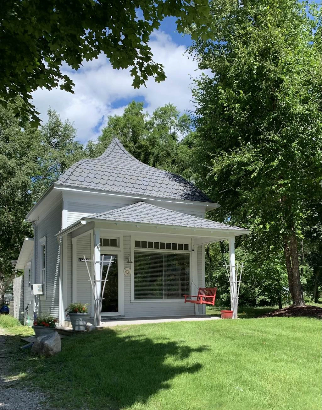 The Little House Walloon -formerly Lake Daze