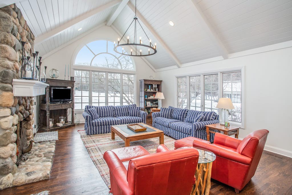 Professionally designed home on golf course w/golf course view, gas grill, patio