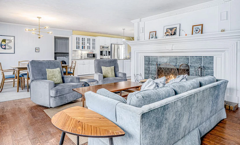 Home with central AC, WiFi, fireplace, gas grill, washer/dryer