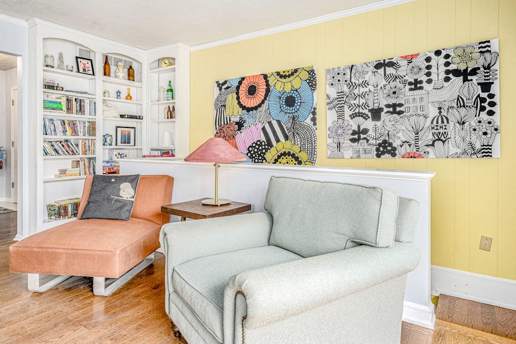 Home with central AC, WiFi, fireplace, gas grill, washer/dryer