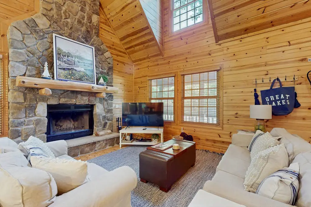 Kingfisher Cove Cabin 19