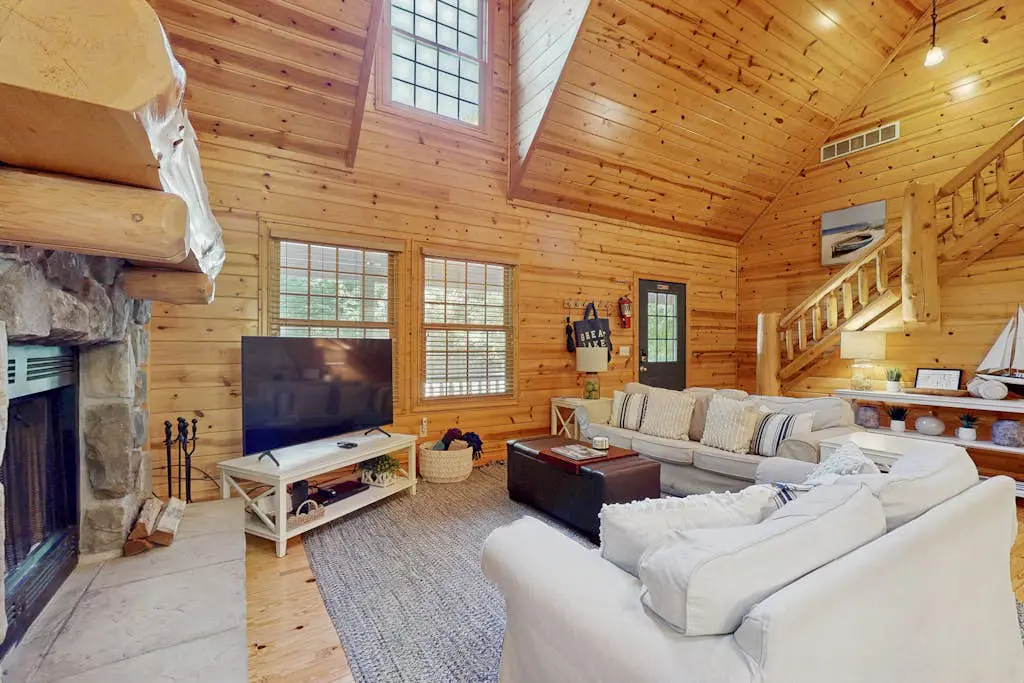 Kingfisher Cove Cabin 19