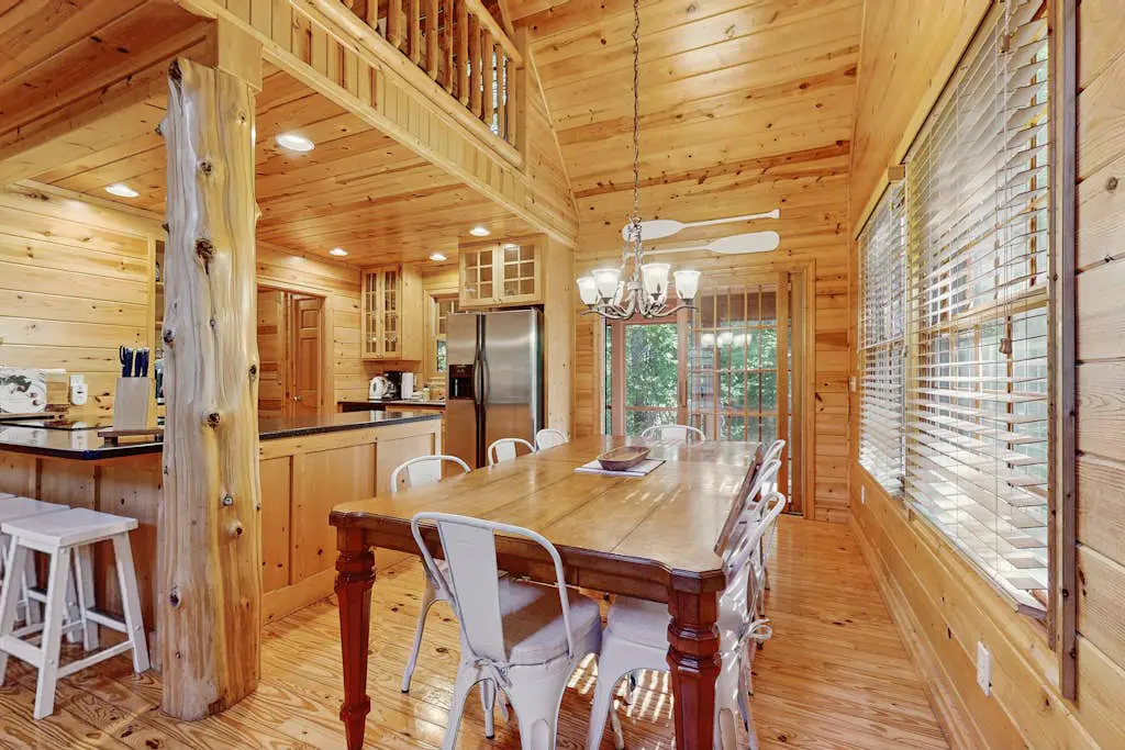 Kingfisher Cove Cabin 19