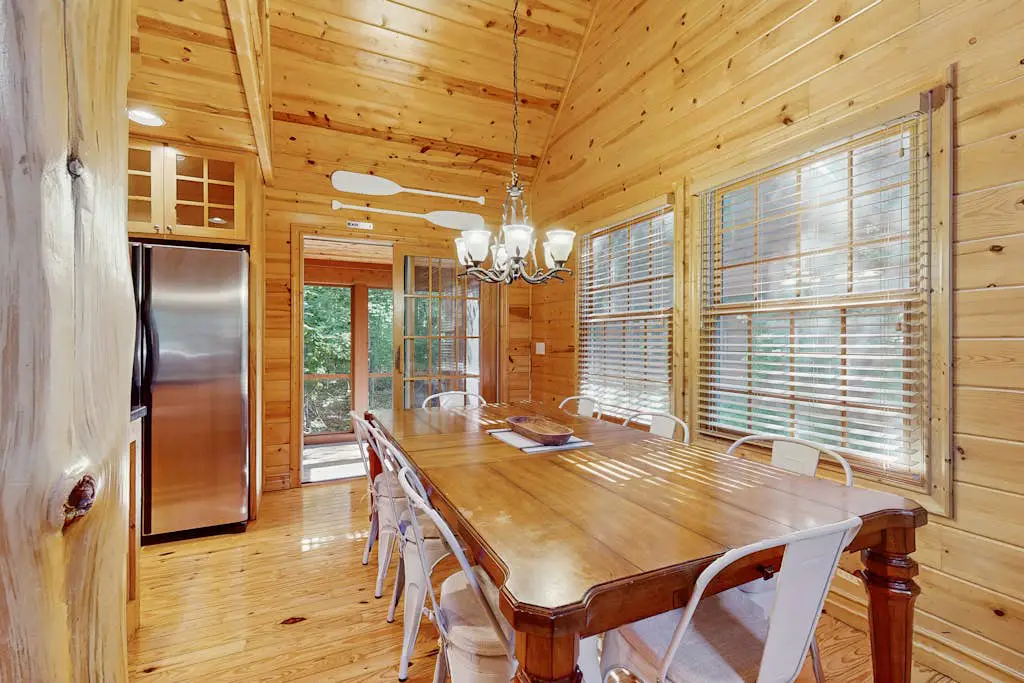 Kingfisher Cove Cabin 19