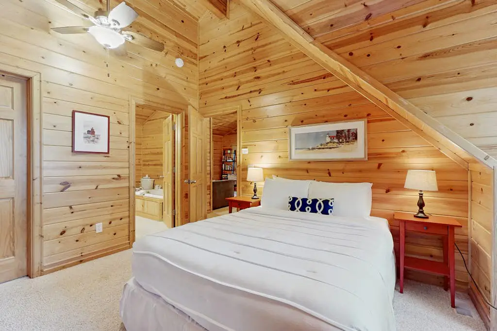Kingfisher Cove Cabin 19