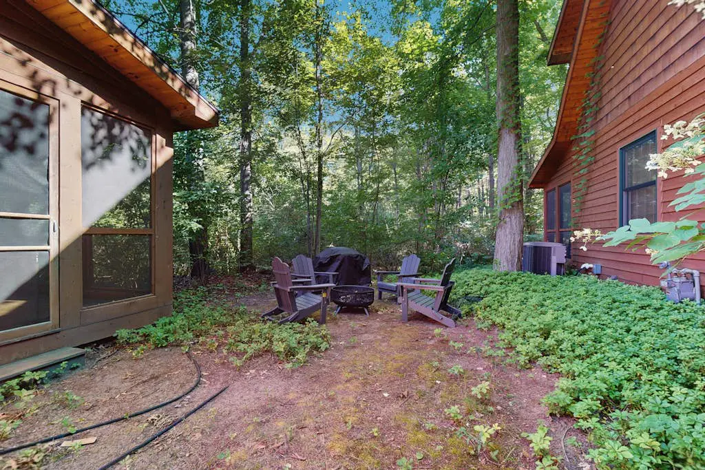 Kingfisher Cove Cabin 19