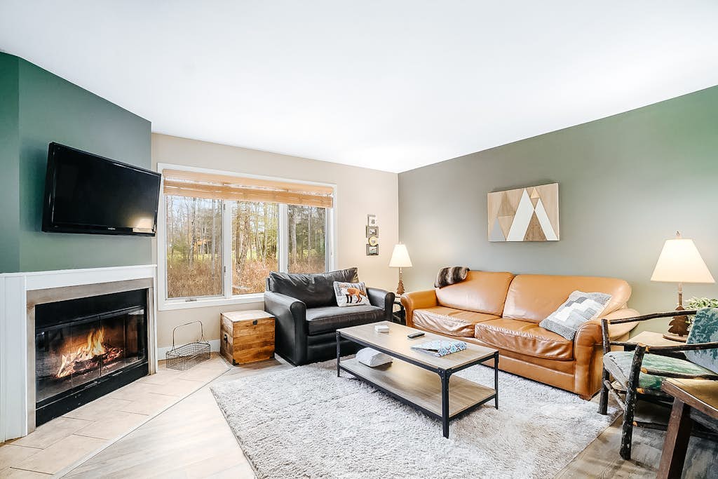 Mountain Condo with Dining and Activities - Walk to Lifts and Golf