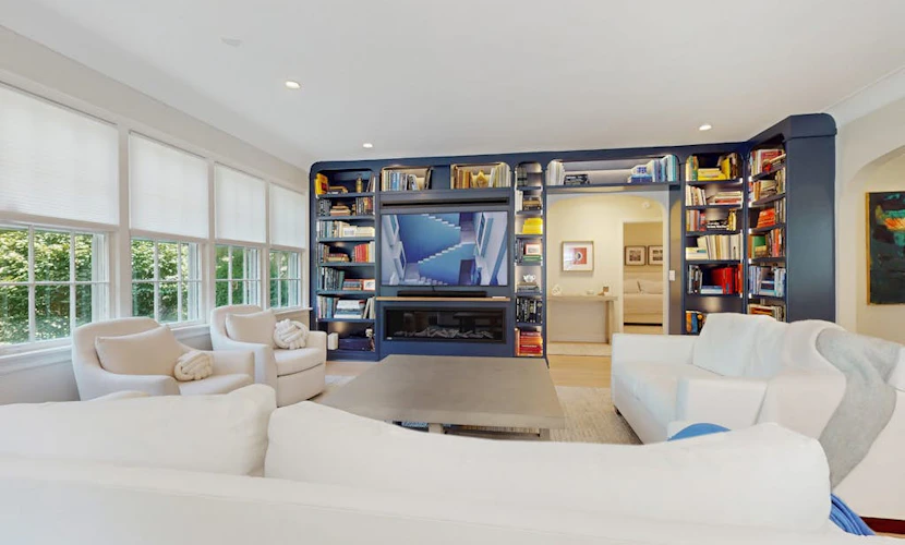 Newly Remodeled Lakeview Home w/ screened porch, gas grill, & 300ft from beach