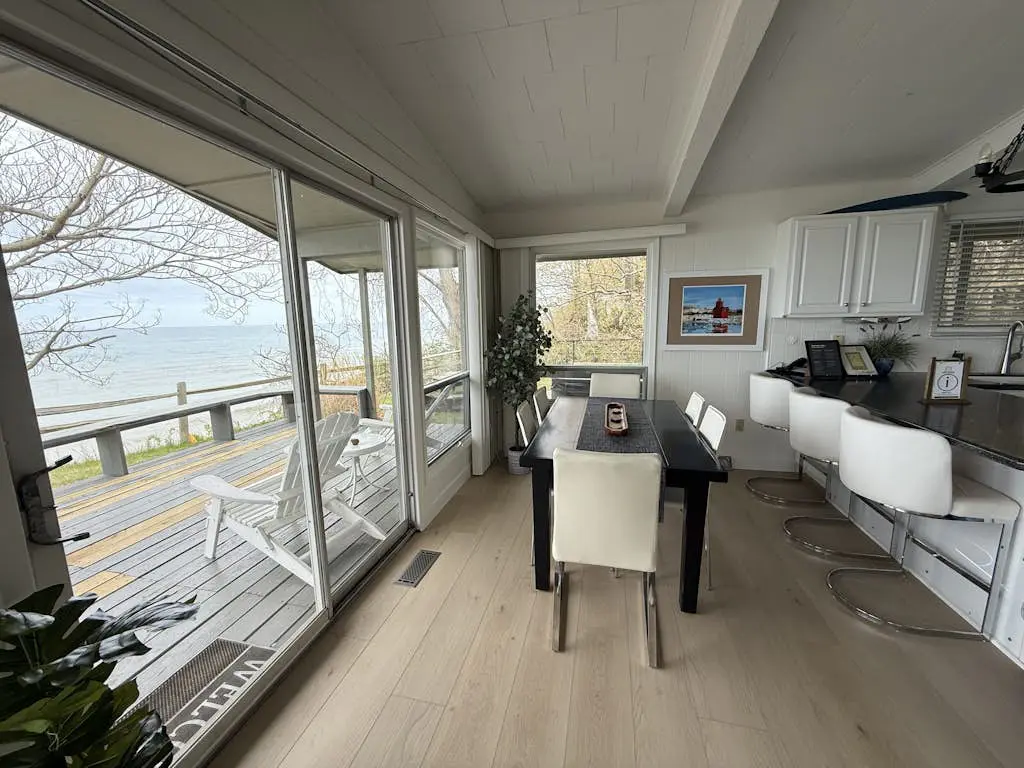 Bluffs Cove