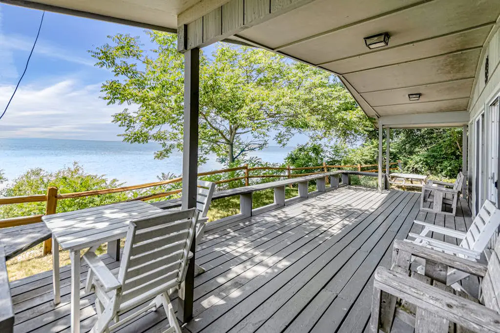 Bluffs Cove