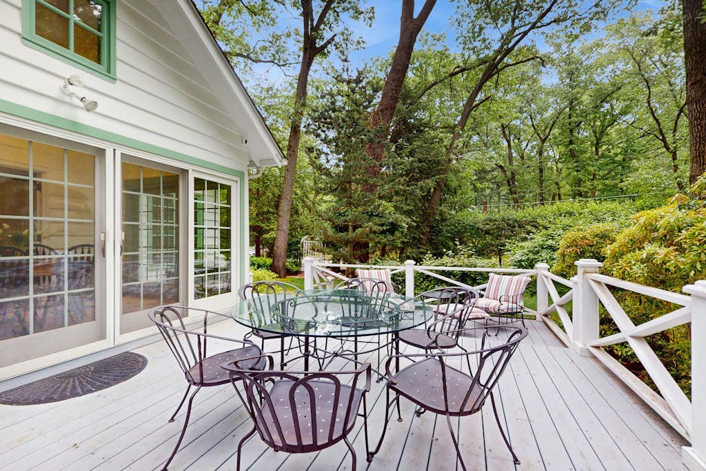 Stunning Harbor County Home w/ Hot tub, Large yard, Near Beaches & Town.