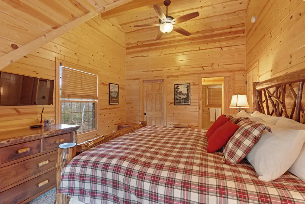 Kingfisher Cove Cabin 2