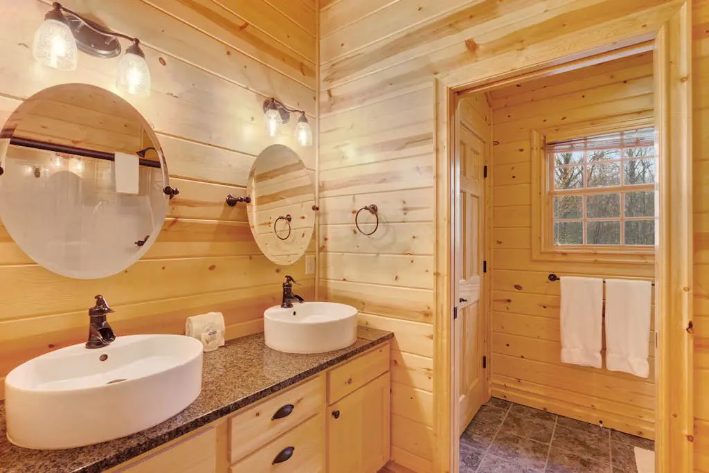 Kingfisher Cove Cabin 2