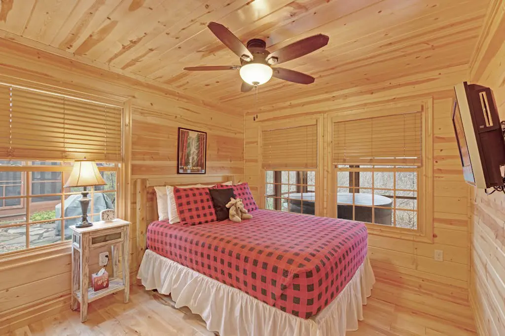Kingfisher Cove Cabin 2