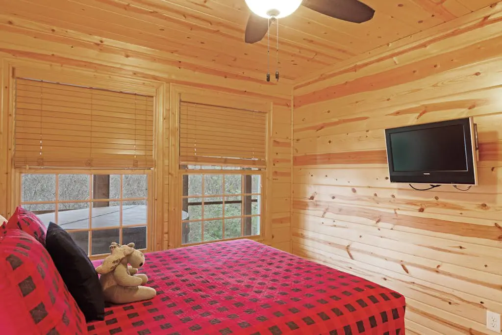 Kingfisher Cove Cabin 2
