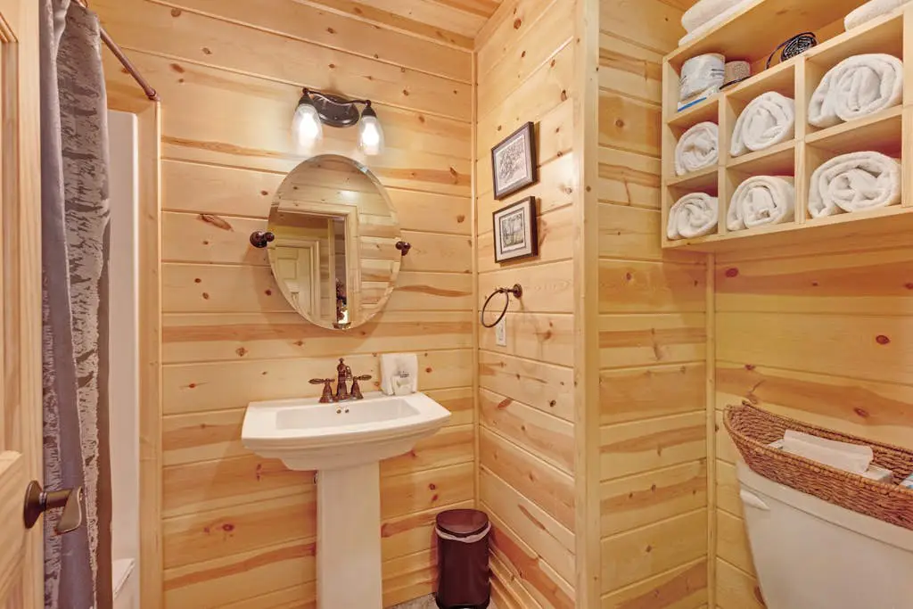 Kingfisher Cove Cabin 2