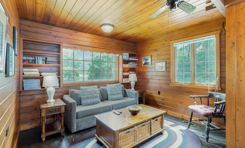 Cozy cottage surrounded by water w/ Kalamazoo River views - one dog OK