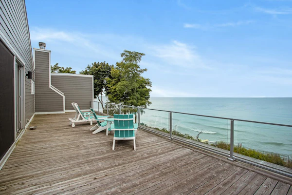 Large, dog-friendly lakefront home with private pool & hot tub, central AC & W/D