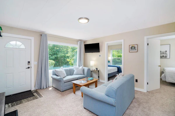 Private dog-friendly hideaway w/ firepit - close to Crystal Mountain