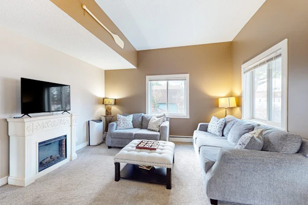 Charming in Town Home w/ Backyard Patio, Fire Pit, just steps from Indian River!