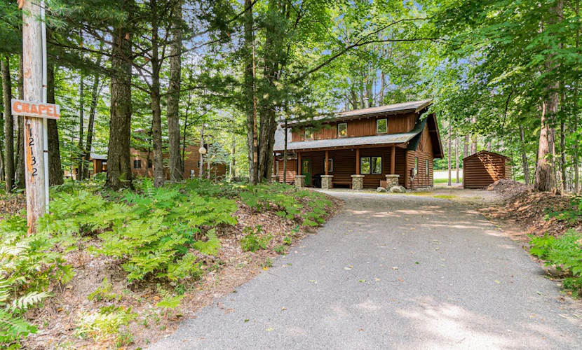 The Log Cabin | House in Thompsonville walking distance to resort amenities