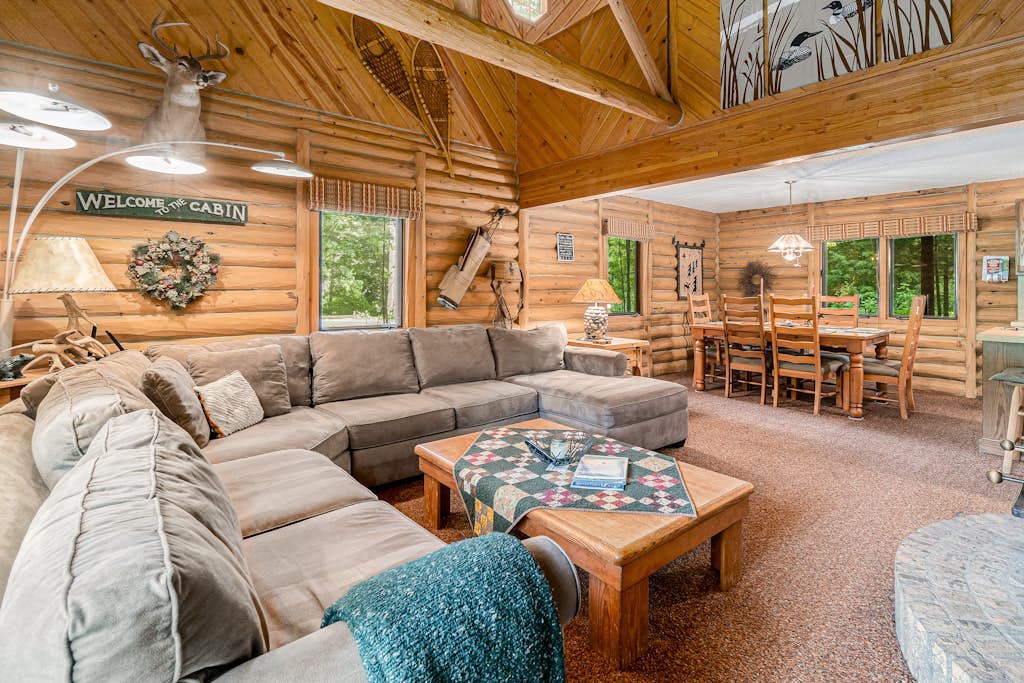The Log Cabin | House in Thompsonville walking distance to resort amenities
