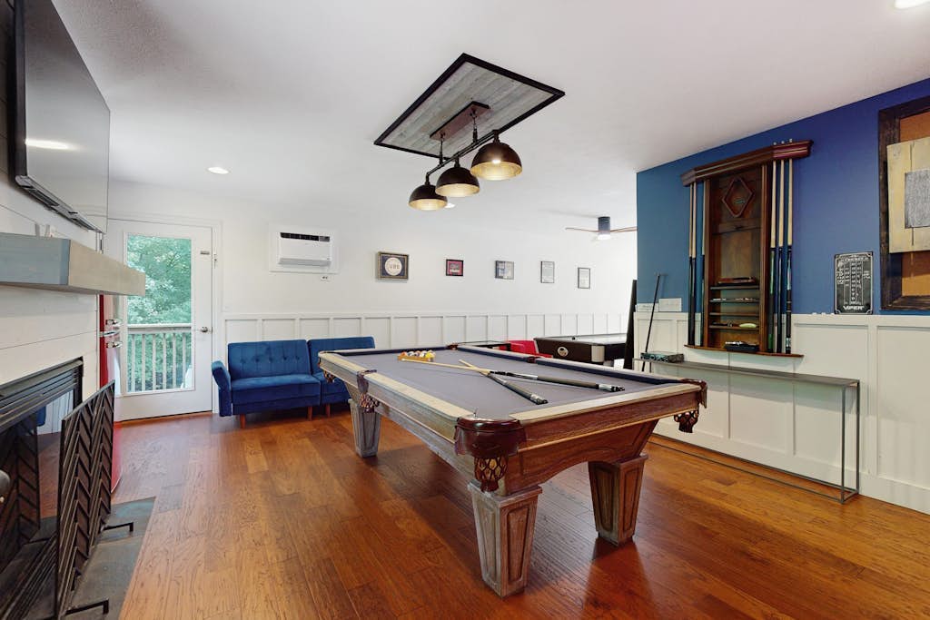 Spacious home with game room, hot tub, fireplace, fast WiFi & home theater