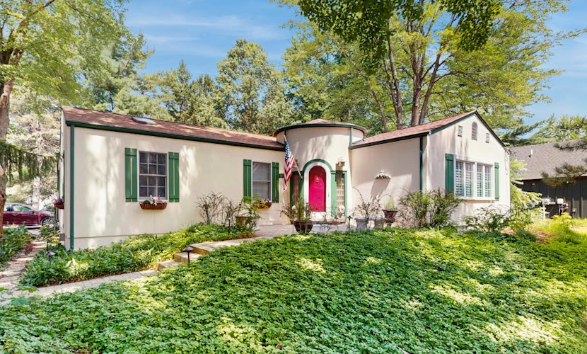 Dog-Friendly Home with Enclosed Yard & Free High-Speed WiFi - Great Location