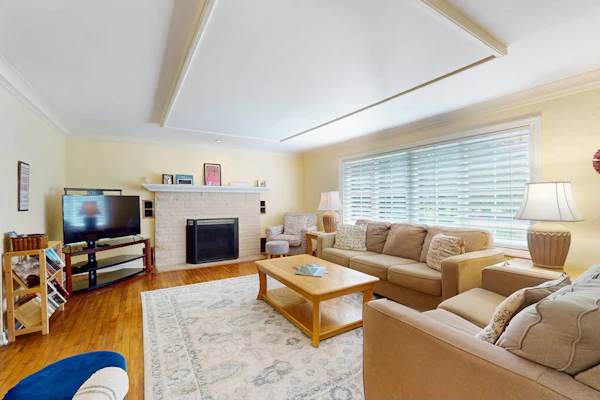 Dog-Friendly Home with Enclosed Yard & Free High-Speed WiFi - Great Location