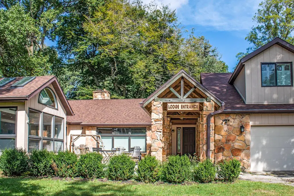 Harbor Country Family Lodge