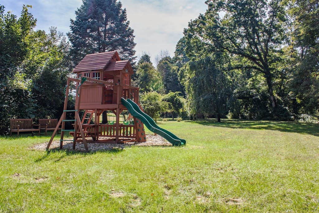 Spacious Family Villa Near Beaches with Private Pool, WiFi, Firepit & Central AC