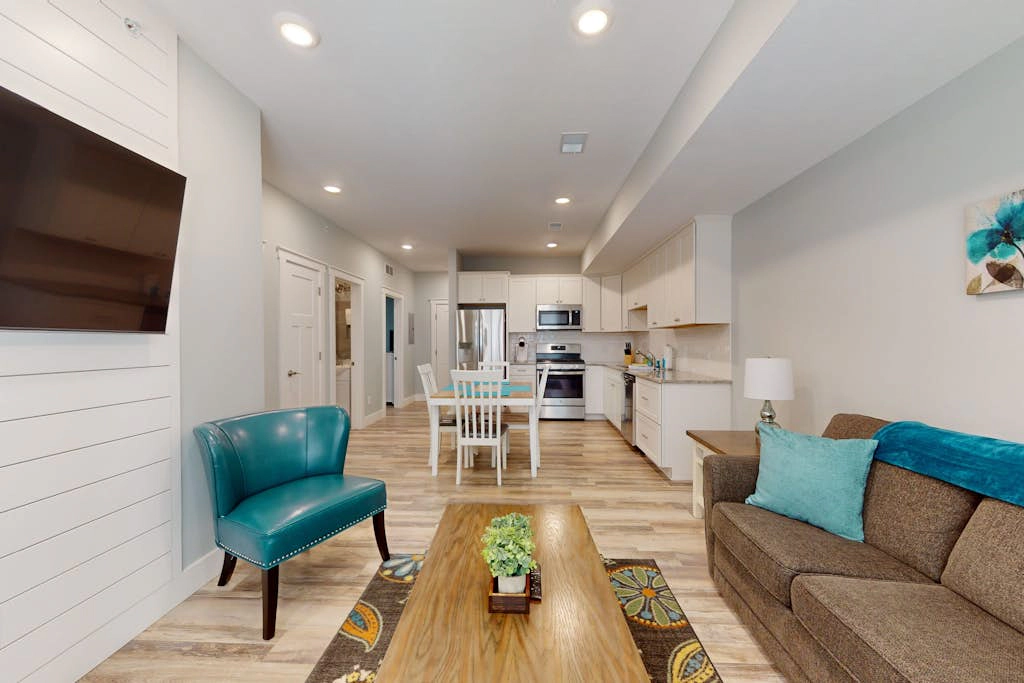 Cozy TC Bay Condo
