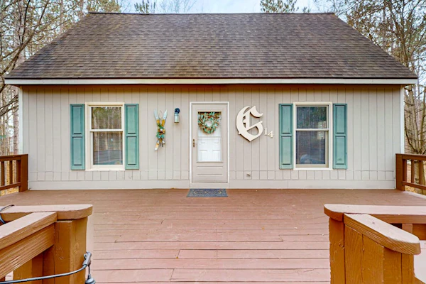 Spacious Home with deck, grill & added Crystal Mountain Amenities