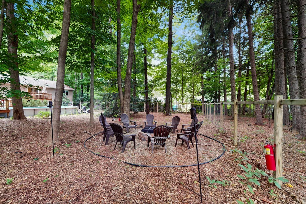 Spacious Dog Friendly Home w/ heated pool, fenced yard, gas grill, & fire pit