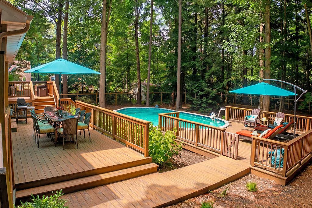 Spacious Dog Friendly Home w/ heated pool, fenced yard, gas grill, & fire pit