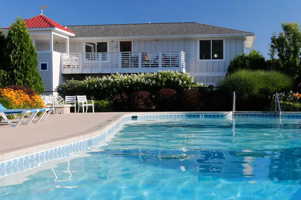 Northern Lights Condominiums - Blue Star Bliss