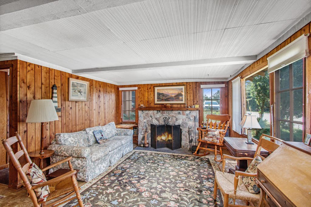Two Dog-Friendly Guest Cottages with High-Speed WiFi and Private Beach Frontage