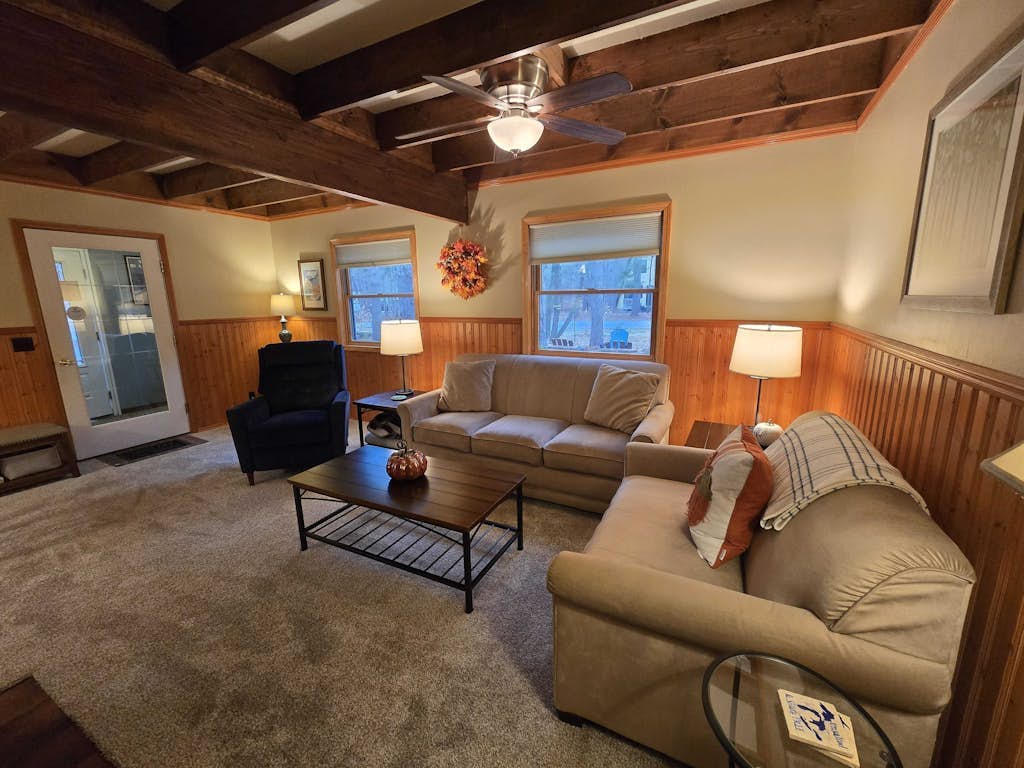 Peaceful dog-friendly home with gas grill & nearby resort amenities