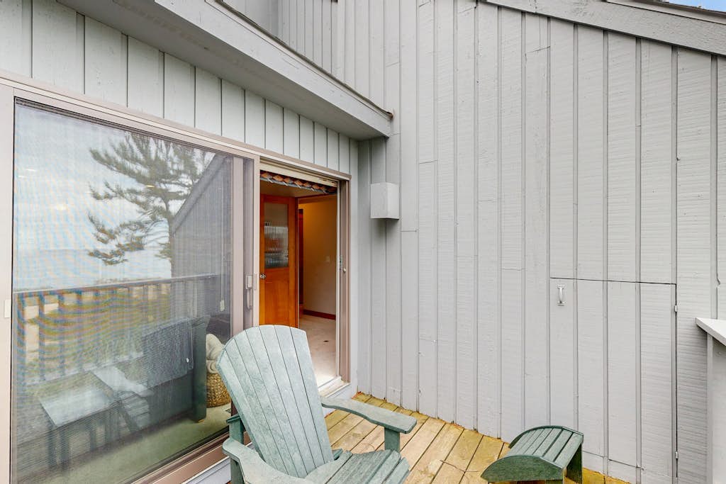 Lakefront condo with deck, gorgeous view, fireplace, & W/D