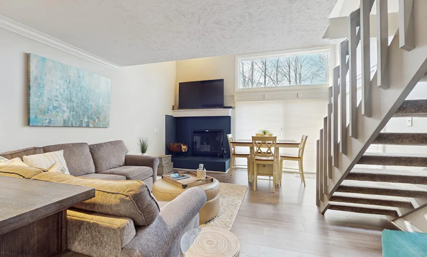 Beautiful 2B/2B Harbor Springs Condo Just 6 Mi to Lake Michigan!