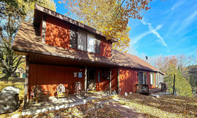 Riverfront Cabin with Stunning Views, Fire pit, Gas Grill & WIFI