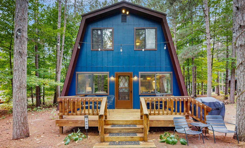 Spacious chalet with deck, grill & firepit w/ Crystal Mountain Amenities