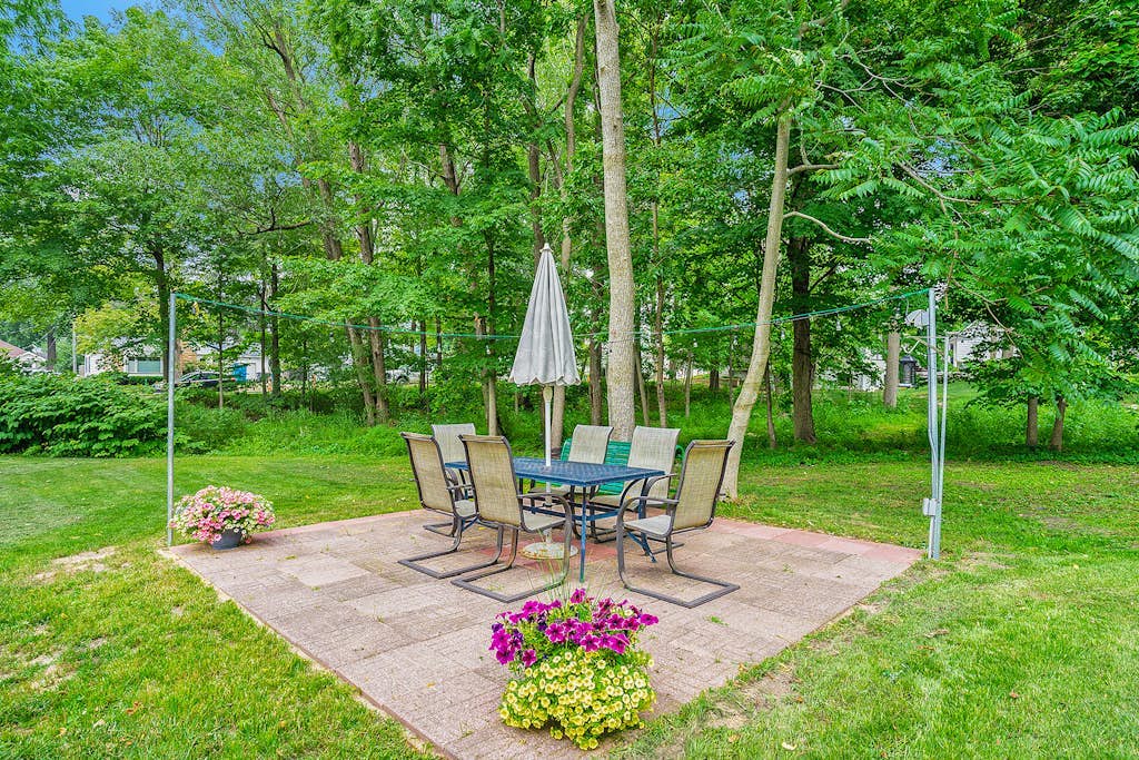 Dog-friendly house with private washer/dryer, Pack 'n Play, gas grill