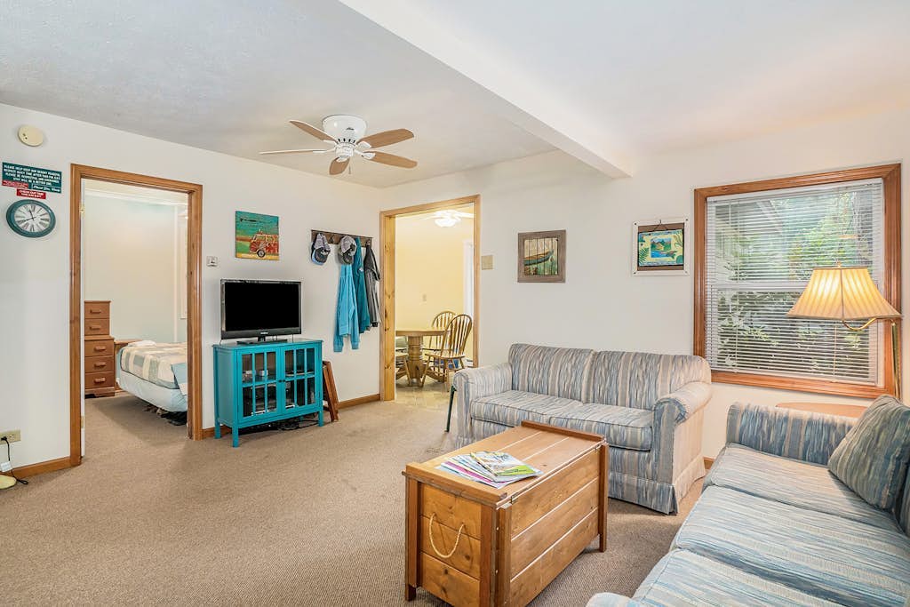 Goshorn Lake's Endless Summer | Cottage in Saugatuck w/ pool access