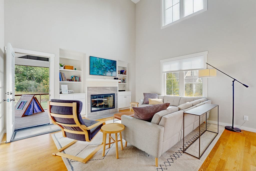 Newly-built home on a grassy lot with washer/dryer & screened deck