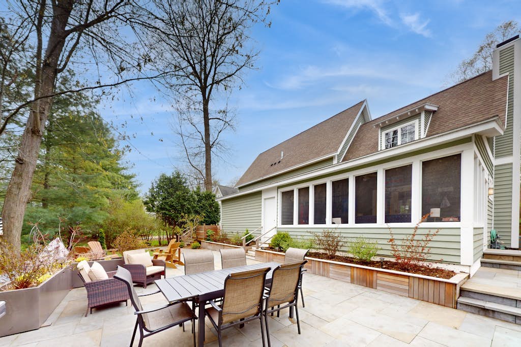Lovely Union Pier Home with WiFi/Backyard/Firepit/Private Hot Tub/Pool